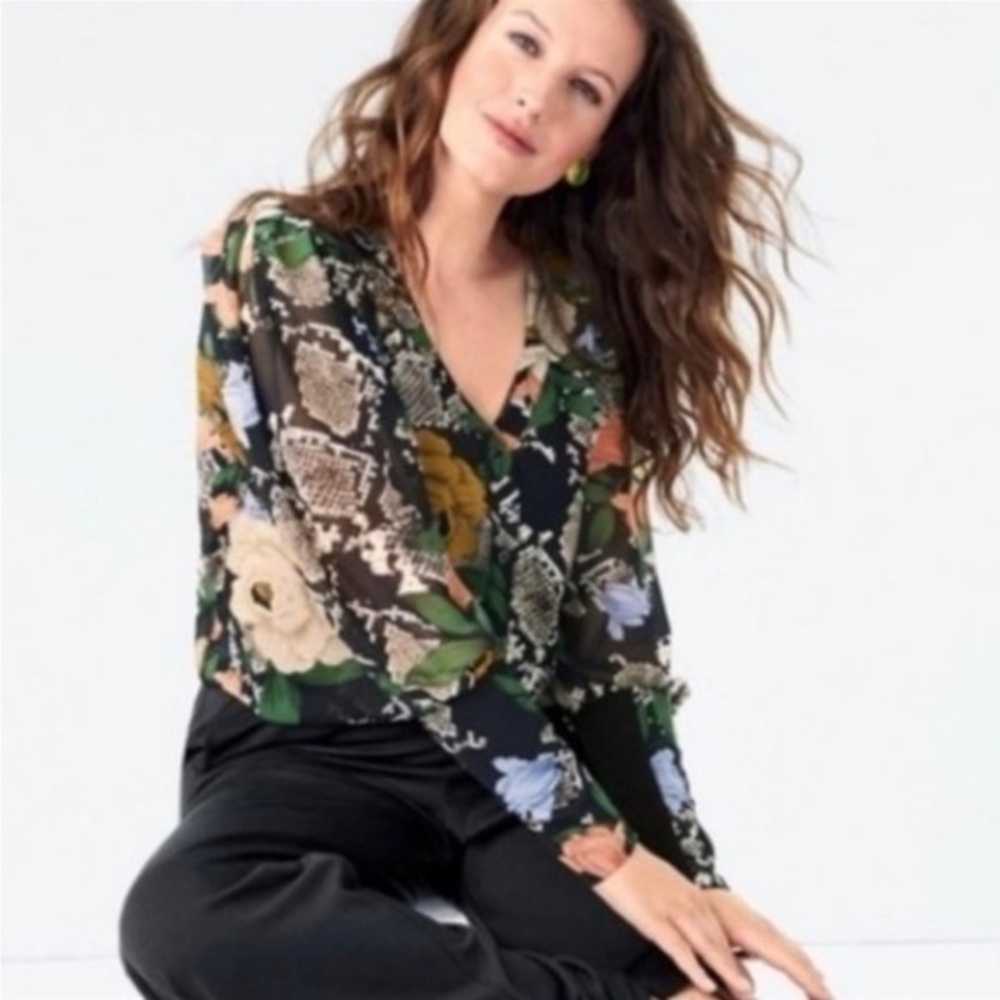 Cabi Shirt Women’s Size Medium “Snake Charmer” Button Down Semi-Sheer Blouse Med